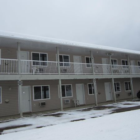 Kacee'S Northern Suites Fort Nelson Exteriér fotografie