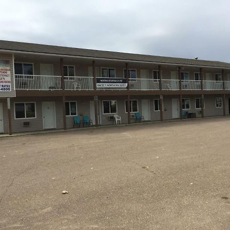 Kacee'S Northern Suites Fort Nelson Exteriér fotografie