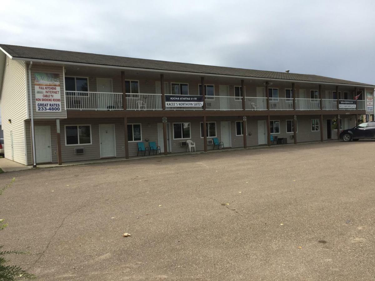 Kacee'S Northern Suites Fort Nelson Exteriér fotografie