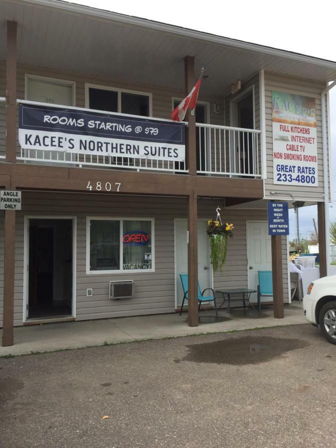 Kacee'S Northern Suites Fort Nelson Exteriér fotografie